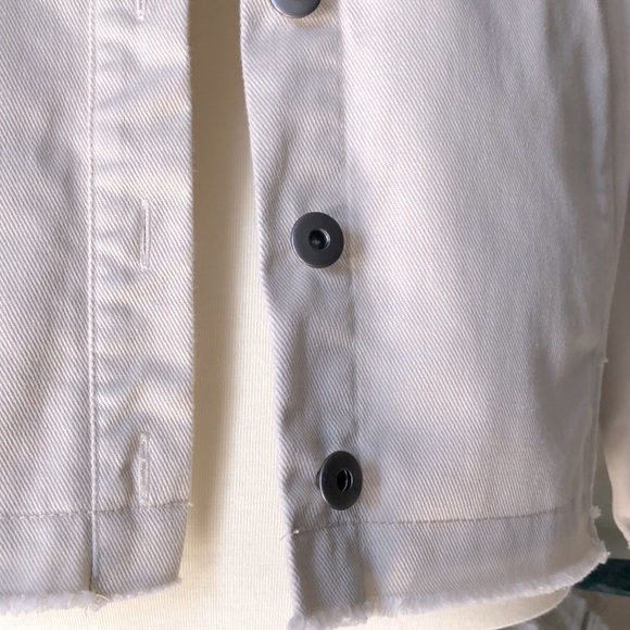 SZ S DENIM JACKET WITH BOTTOM FRAYED EDGES OVERSIZED LIKE NEW - Picture 3 of 7